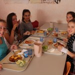 Au restaurant scolaire 03